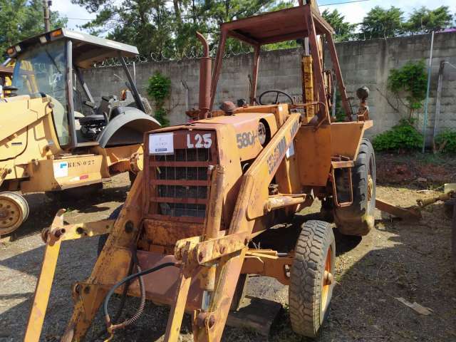 RETROESCAVADEIRA, CASE/580H, ANO 1985