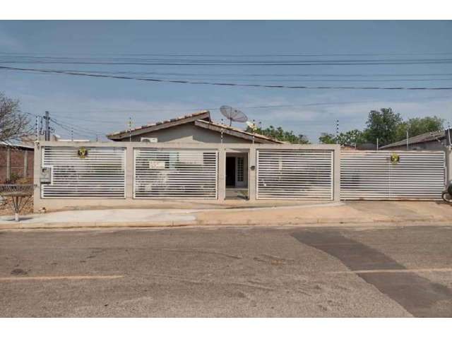 Casa c/ 3 dorms e 450m² AT em Barra do Garça/MT