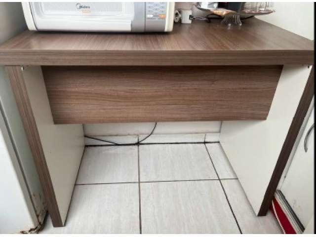 Mesa pequena em MDF