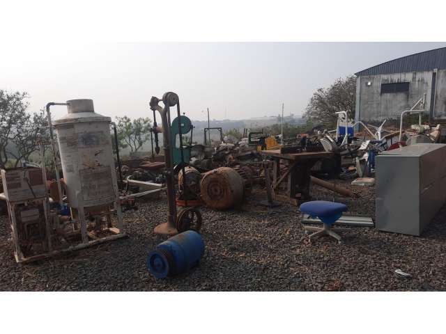 SUCATAS DIVERSAS(TVs,BEBEDOUROS, GABINETES, TANQUE, MOTORES ETC.)