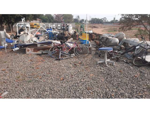 SUCATAS DIVERSAS(TVs,BEBEDOUROS, GABINETES, TANQUE, MOTORES ETC.)