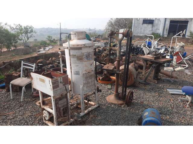 SUCATAS DIVERSAS(TVs,BEBEDOUROS, GABINETES, TANQUE, MOTORES ETC.)