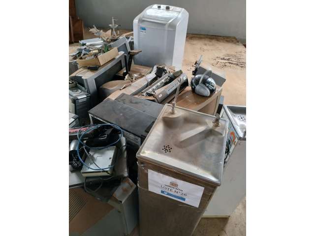 SUCATAS DIVERSAS(TVs,BEBEDOUROS, GABINETES, TANQUE, MOTORES ETC.)