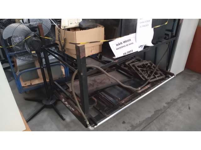 Diversos itens como: ventiladores, cadeiras, fogões industriais, etc.