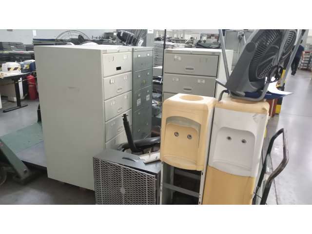 Diversos itens como: ventiladores, cadeiras, fogões industriais, etc.