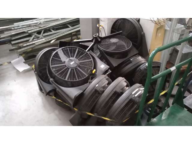 Diversos itens como: ventiladores, cadeiras, fogões industriais, etc.