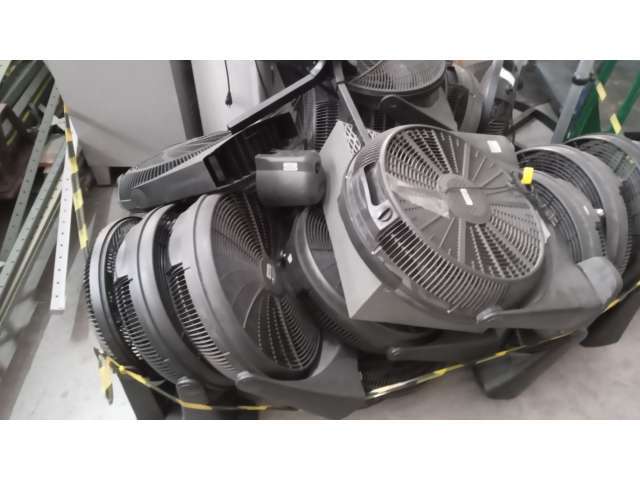 Diversos itens como: ventiladores, cadeiras, fogões industriais, etc.