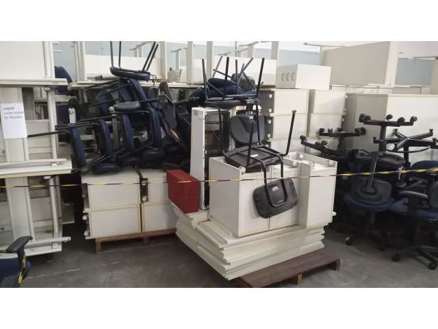 Diversos itens como: ventiladores, cadeiras, fogões industriais, etc.