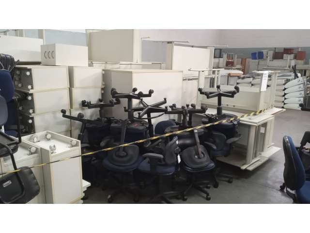 Diversos itens como: ventiladores, cadeiras, fogões industriais, etc.