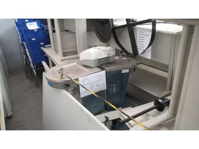 Diversos itens como: ventiladores, cadeiras, fogões industriais, etc.