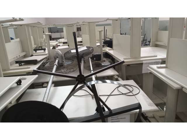 Diversos itens como: ventiladores, cadeiras, fogões industriais, etc.