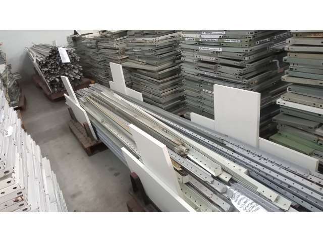 8784 bandejas e 4688 hastes