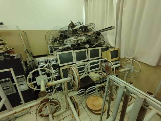 Equipamentos e mobiliários diversos 