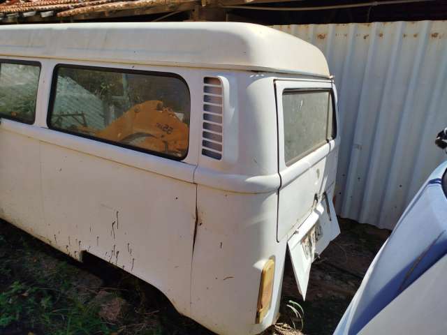 SUCATA DE VW/KOMBI, 2000
