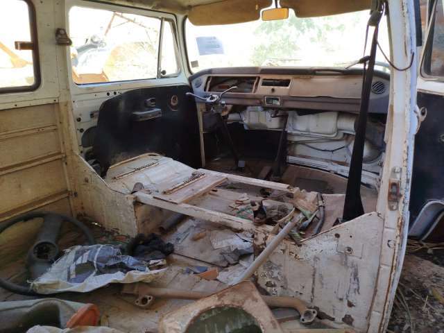 SUCATA DE VW/KOMBI, 2000