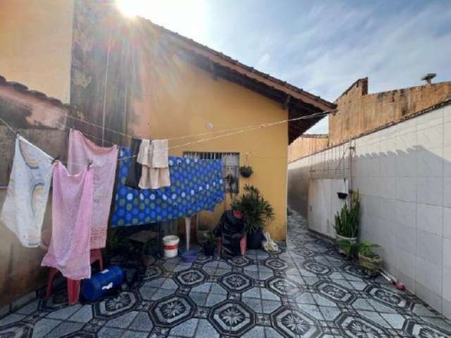 UMA CASA C/ 68,95M² AC, C/149,00M² AT EM MONGAGUÁ/SP