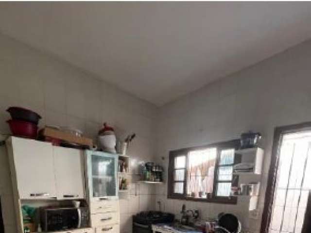 UMA CASA C/ 68,95M² AC, C/149,00M² AT EM MONGAGUÁ/SP