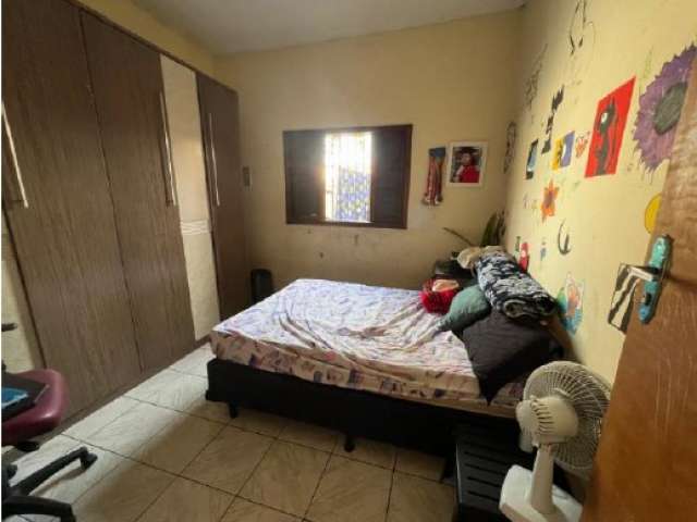 UMA CASA C/ 68,95M² AC, C/149,00M² AT EM MONGAGUÁ/SP