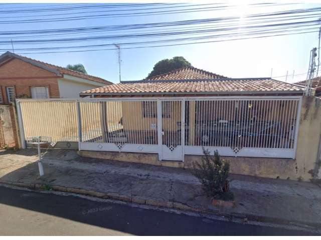 Casa c/ 500m² AT e 186,35m² AC em Garça/SP