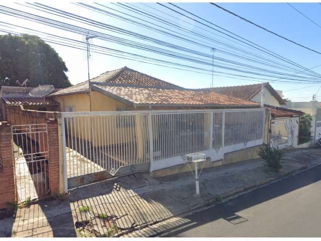 Casa c/ 500m² AT e 186,35m² AC em Garça/SP
