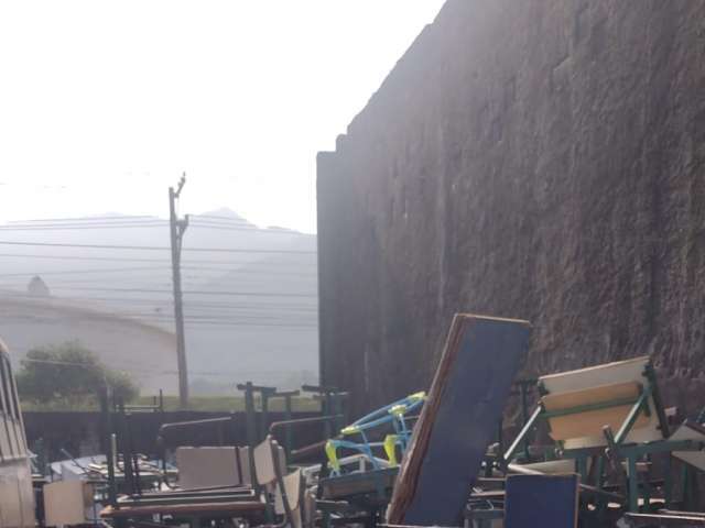CARTEIRAS E MESAS ESCOLARES