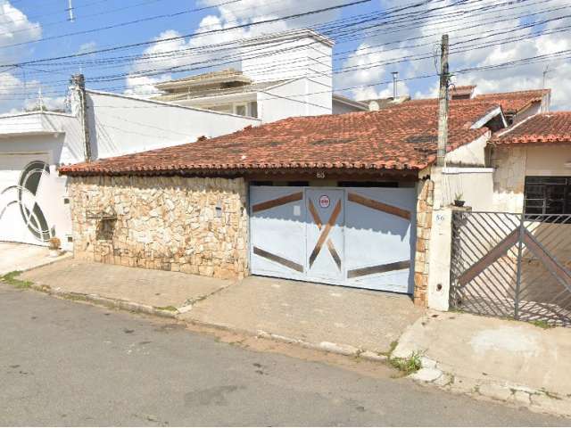 Casa c/ 260m² AT e 108,73m² AC e Sobrado c/ 600m² AT e 720m² AC em Atibaia/SP