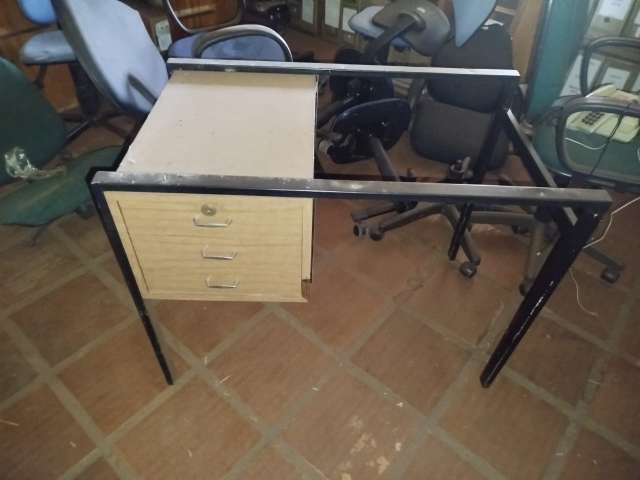 EQUIPS. DE ESCRITORIO, INFORMÁTICA, MOBILIAS E OUTROS