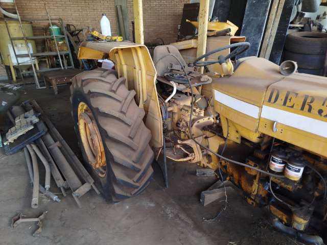 TRATOR DE PNEUS FORD/4610 1985