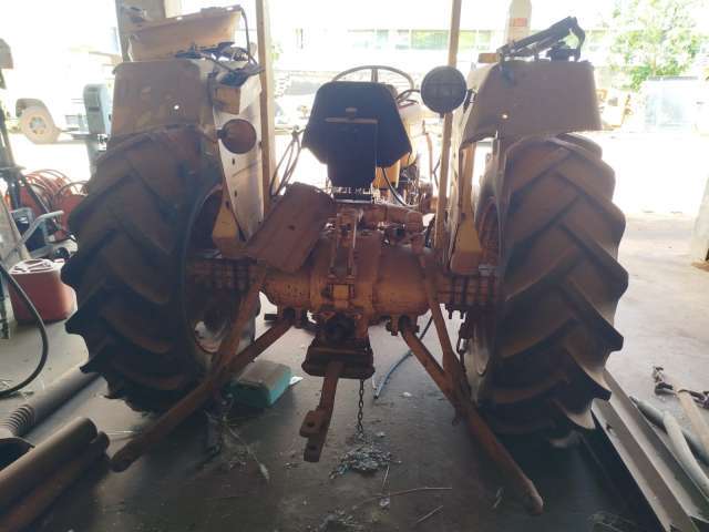 TRATOR DE PNEUS FORD/4610 1985
