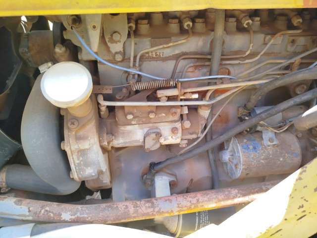 TRATOR DE PNEUS C/ CARREGADOR FRONTAL MASSEY FERGUSSON/275 SEM INFORMAÇÃO