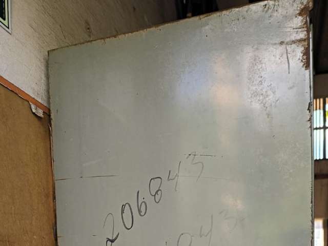 LOTE DE MÓVEIS COM ARQUIVO DE AÇO, CADEIRAS, MESAS, ETC...