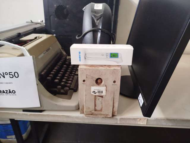 TERMÔMETRO, ESTABILIZADOR, MONITOR, COMPUTADOR, MÁQUINA DE ESCREVER MANUAL
