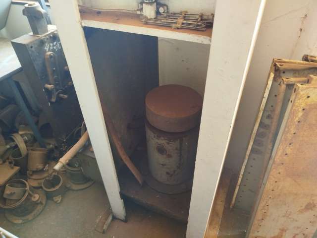 EQUIPAMENTOS DE LABORÁTORIO: ESTUFAS, MOLDES E OUTROS