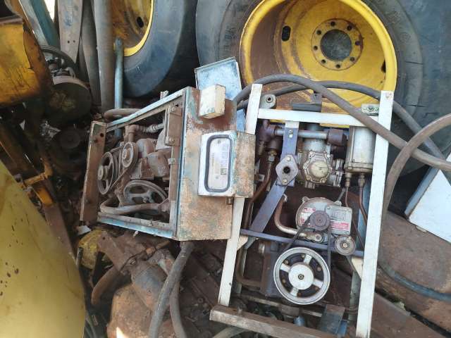 TANQUES, BOMBAS, PORTICO MÓVEL, MACACO HIDRAULICO E OUTROS