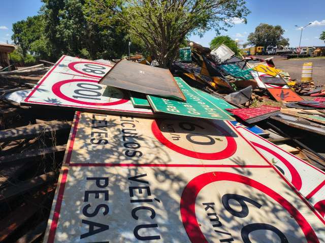SUCATA DE PLACAS DE TRANSITO, GIROFLEX, DEFESA DE FERRO