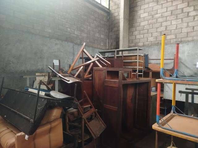 ARQUIVOS DE FERRO, MESAS, CADEIRAS E OUTROS