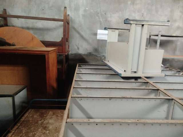 ARQUIVOS DE FERRO, MESAS, CADEIRAS E OUTROS