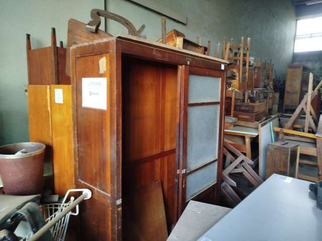 ARMARIOS, CADEIRAS, SOFAS, PRATELEIRAS, ETC