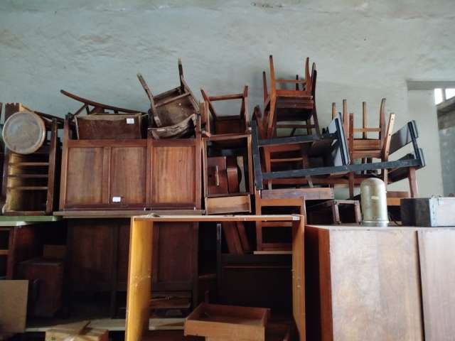 ARMARIOS, CADEIRAS, SOFAS, PRATELEIRAS, ETC
