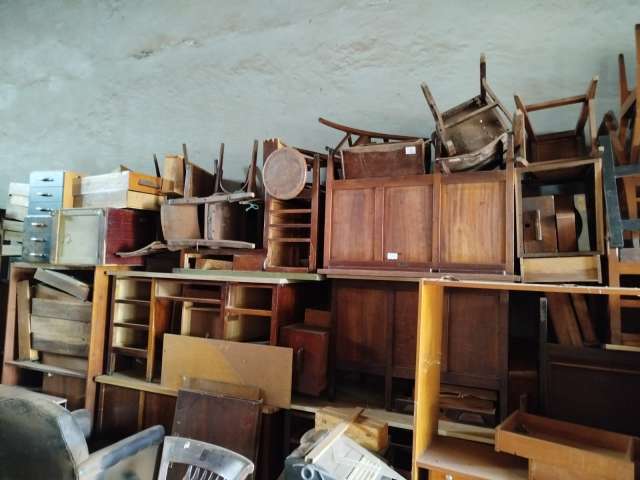 ARMARIOS, CADEIRAS, SOFAS, PRATELEIRAS, ETC