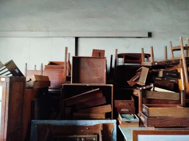 ARMARIOS, CADEIRAS, SOFAS, PRATELEIRAS, ETC