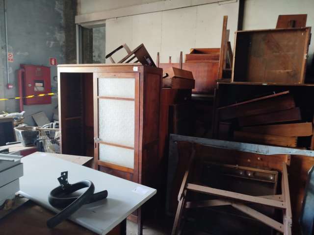 ARMARIOS, CADEIRAS, SOFAS, PRATELEIRAS, ETC
