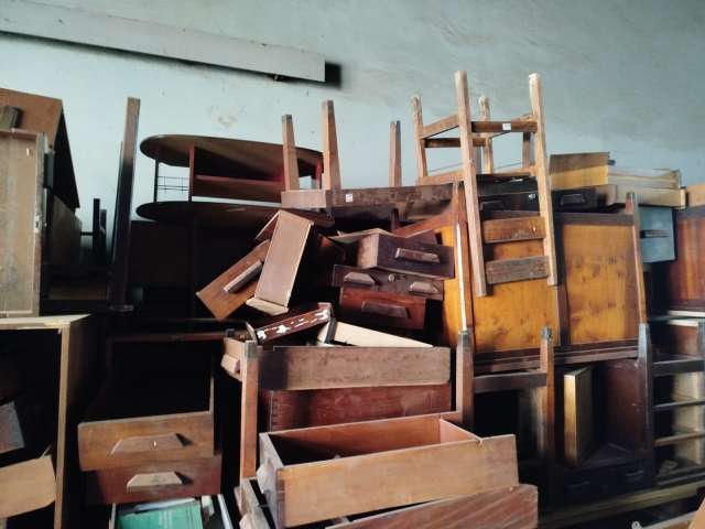 ARMARIOS, CADEIRAS, SOFAS, PRATELEIRAS, ETC