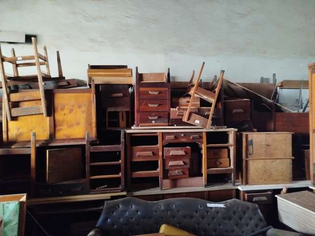 ARMARIOS, CADEIRAS, SOFAS, PRATELEIRAS, ETC