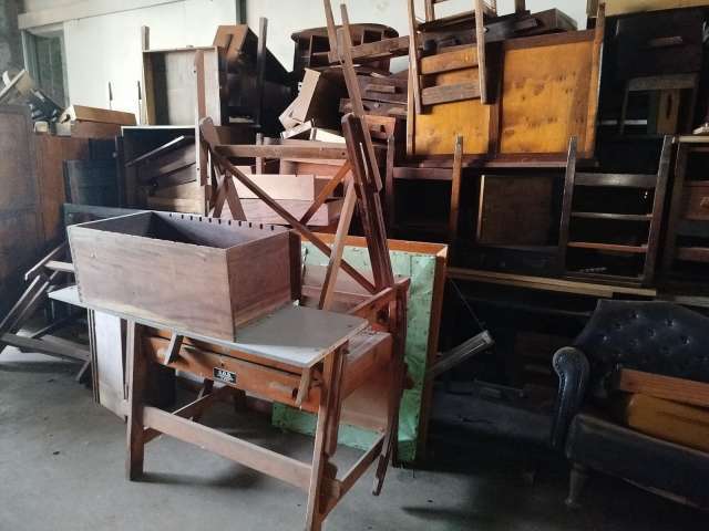 ARMARIOS, CADEIRAS, SOFAS, PRATELEIRAS, ETC