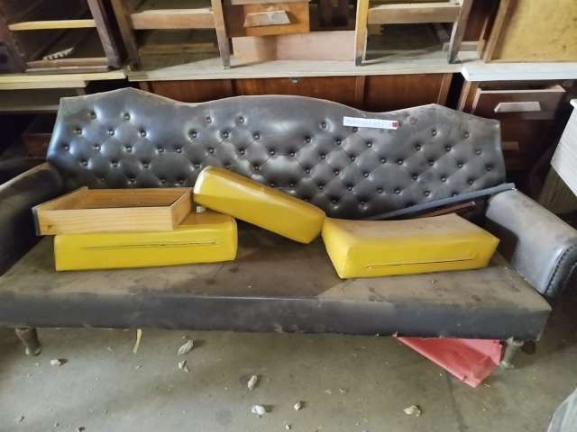 ARMARIOS, CADEIRAS, SOFAS, PRATELEIRAS, ETC