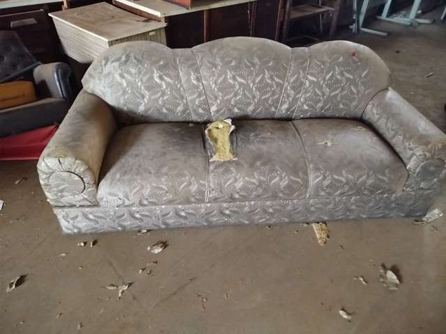 ARMARIOS, CADEIRAS, SOFAS, PRATELEIRAS, ETC