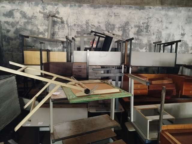 ARMARIOS, CADEIRAS, SOFAS, PRATELEIRAS, ETC