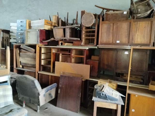 ARMARIOS, CADEIRAS, SOFAS, PRATELEIRAS, ETC