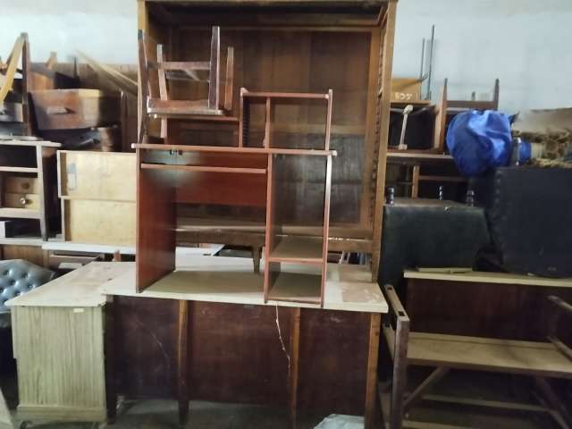 ARMARIOS, CADEIRAS, SOFAS, PRATELEIRAS, ETC